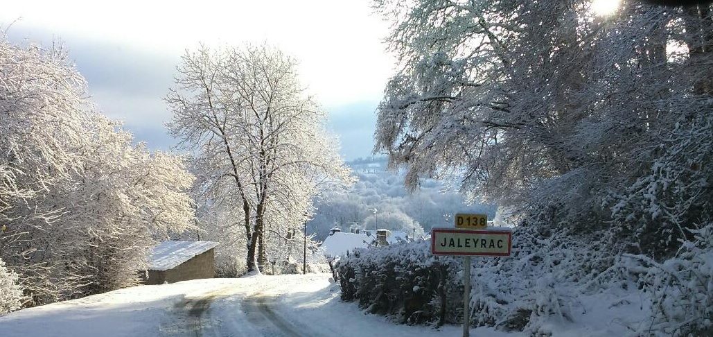 entrée du bourg sous la neige