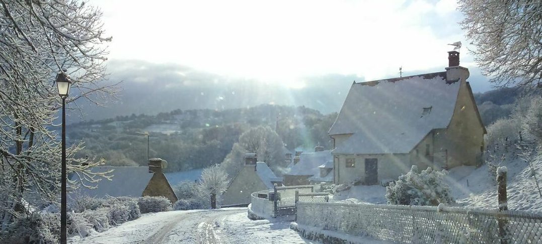 le bourg sous la neige