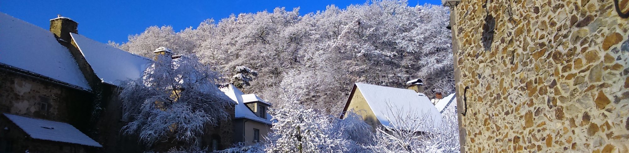 le bourg sous la neige